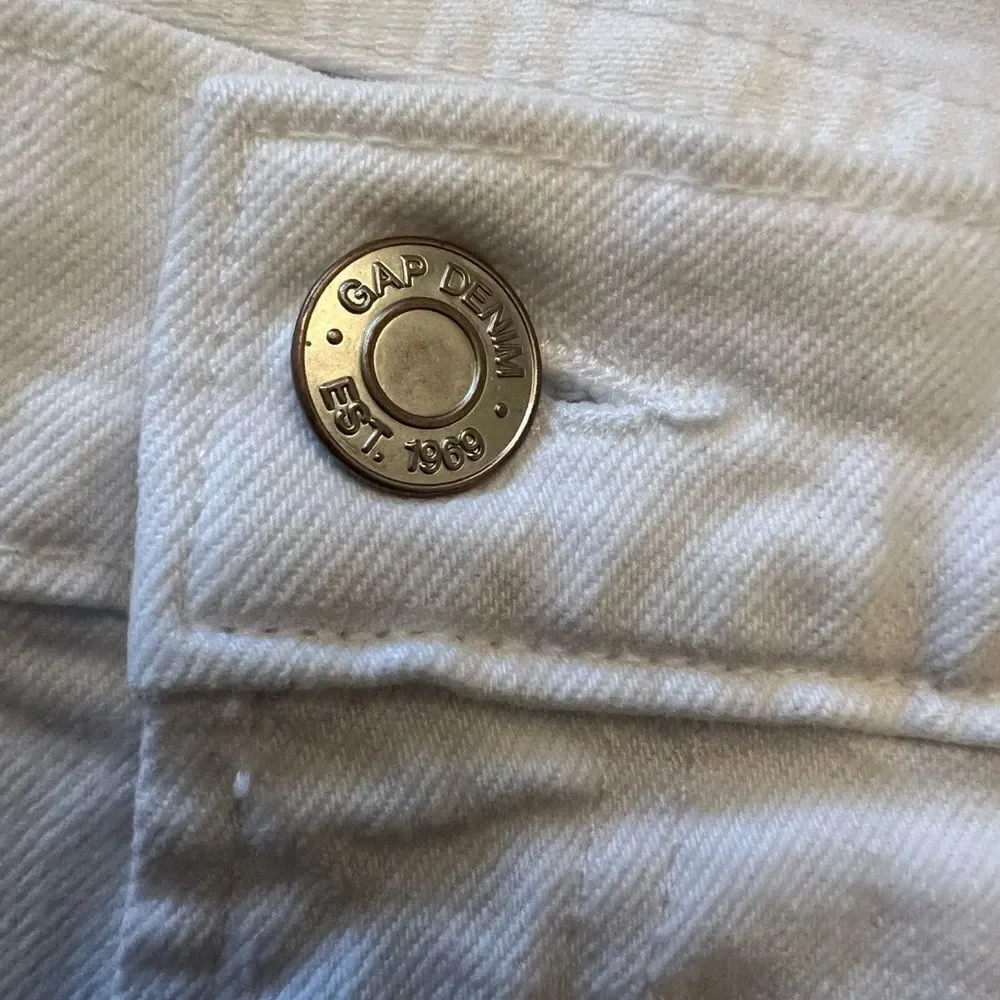 GAP these white